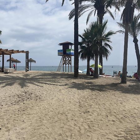 Piso bonito en la primera linea de la playa con vistas al mar en Benalmádena Exterior foto