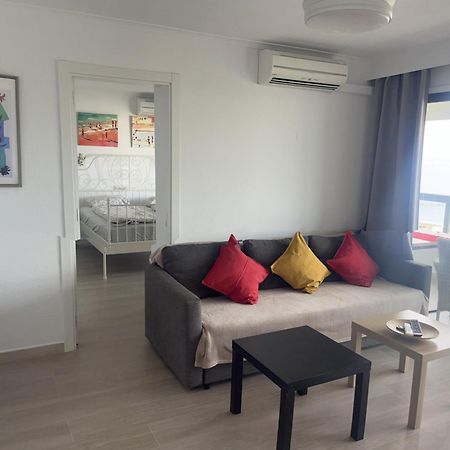 Piso bonito en la primera linea de la playa con vistas al mar en Benalmádena Exterior foto