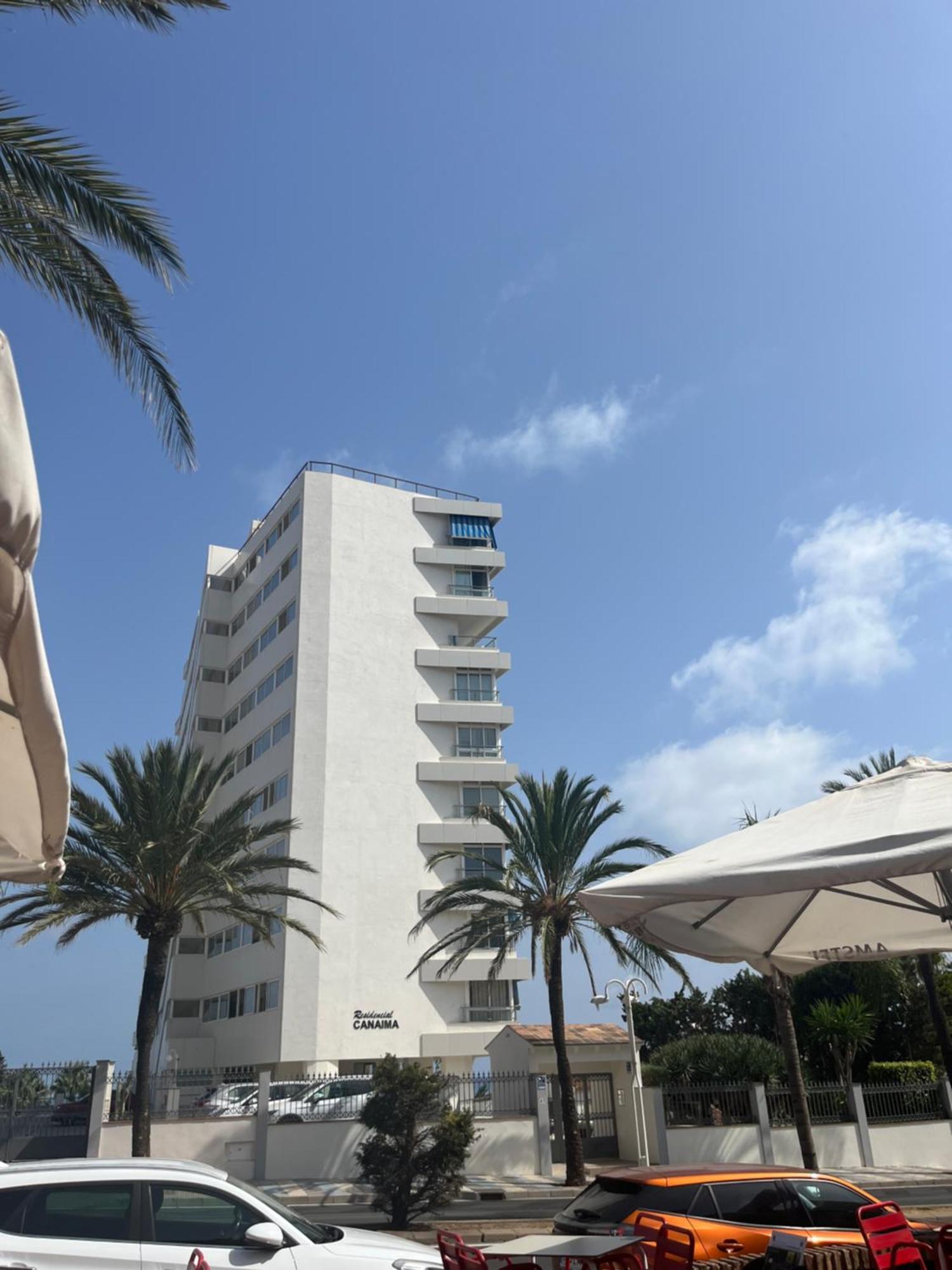 Piso bonito en la primera linea de la playa con vistas al mar en Benalmádena Exterior foto