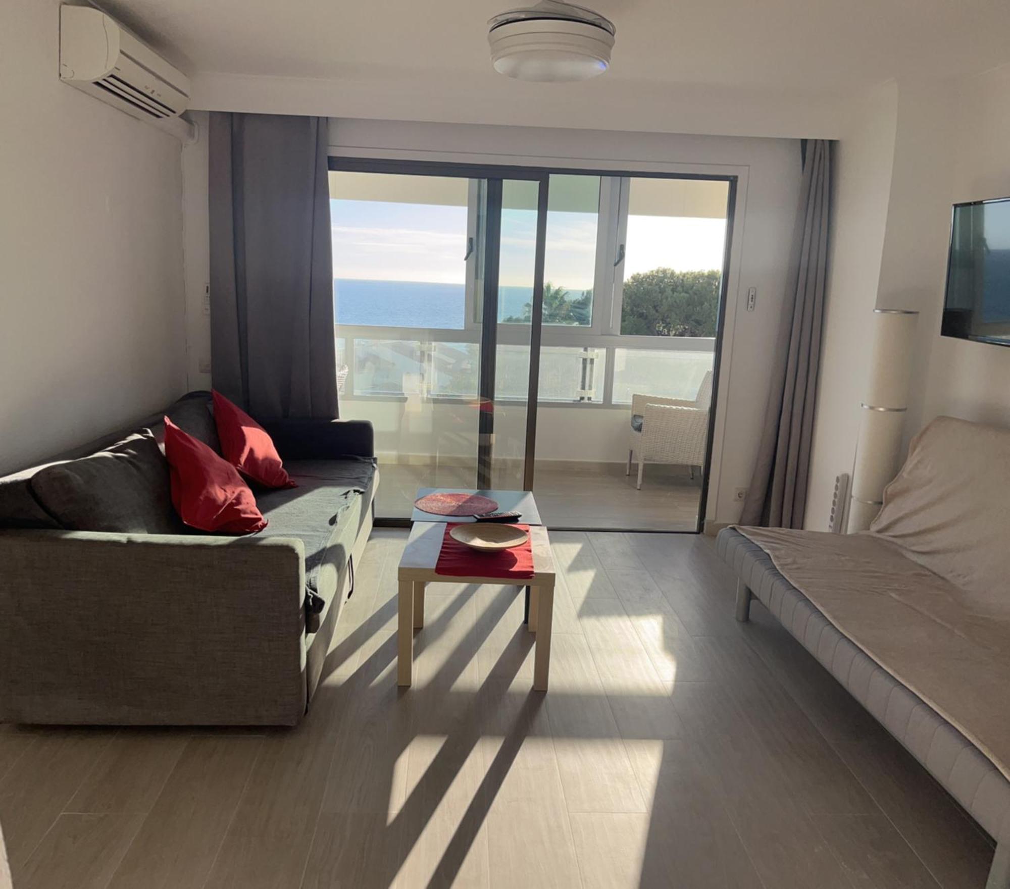 Piso bonito en la primera linea de la playa con vistas al mar en Benalmádena Exterior foto