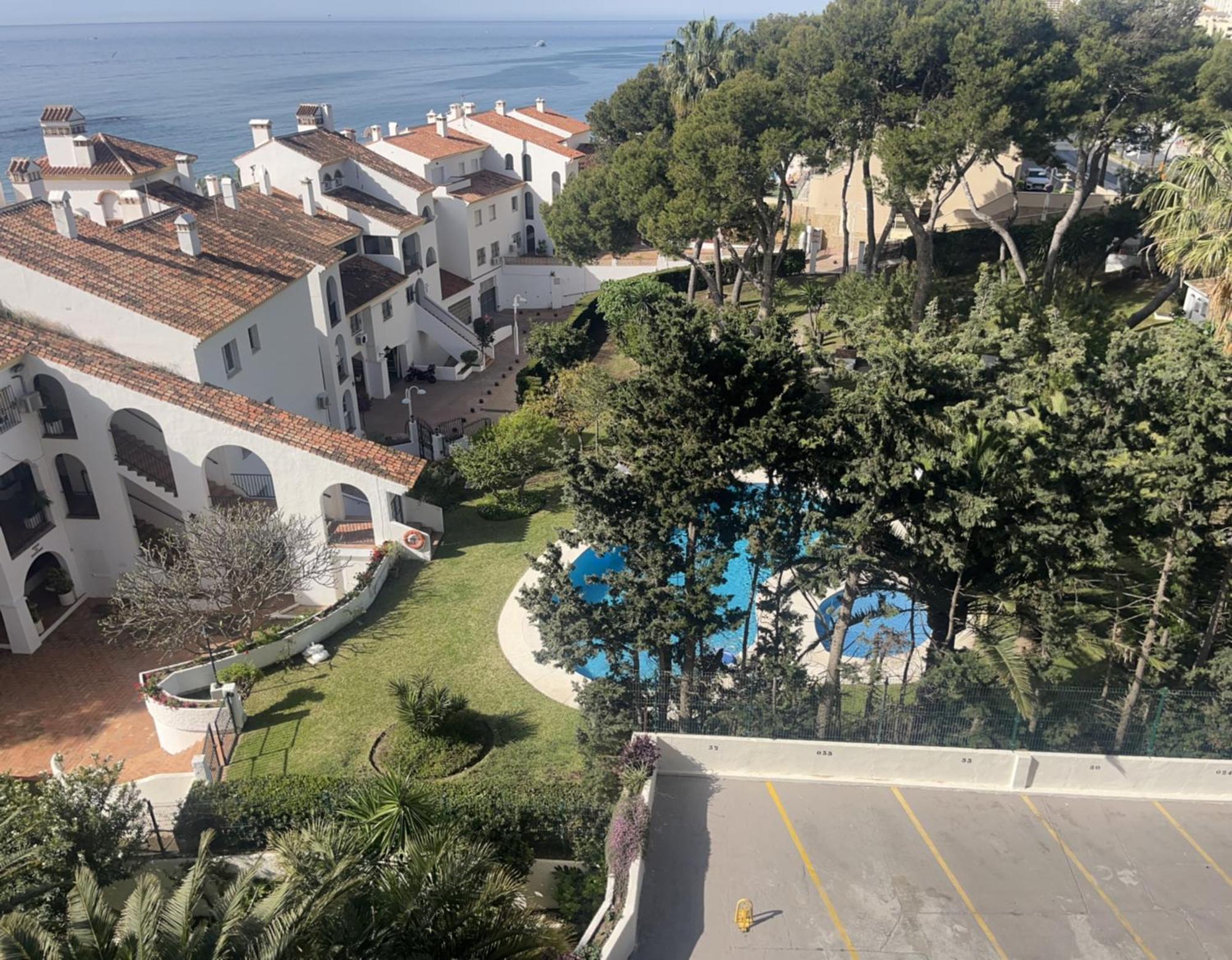 Piso bonito en la primera linea de la playa con vistas al mar en Benalmádena Exterior foto